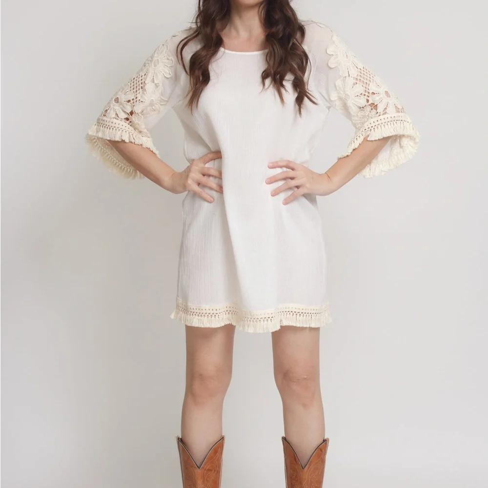 Umgee
Mini dress with floral crochet sleeves and fringe detail size S Small NWT - Picture 5 of 13